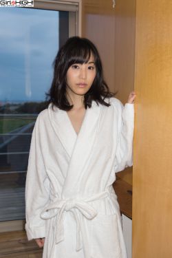 小桃的乳尖被吸得又红又肿