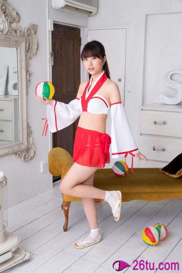 农村大哥自费为行人留灯17年